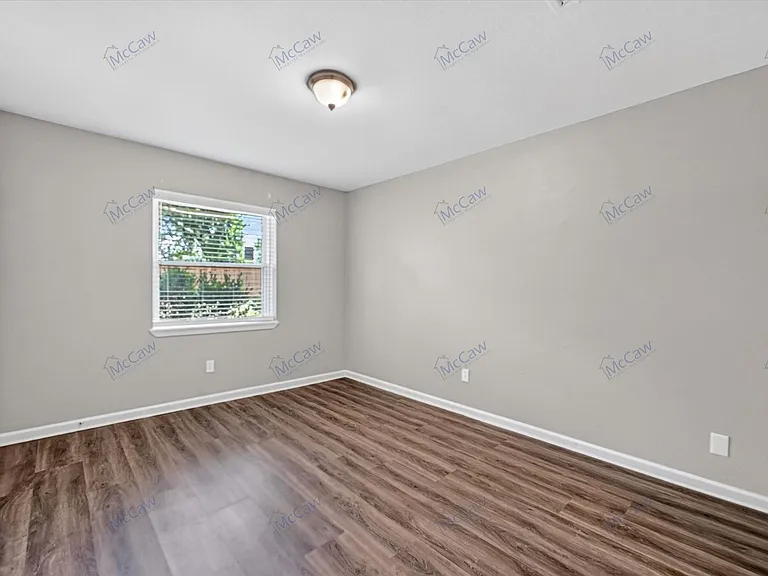 5708 Stone Dr — Photo 9