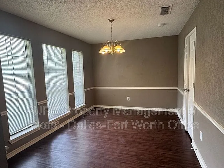 1404 Straus Rd — Photo 3