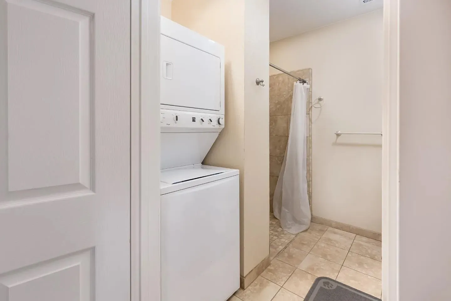 1 bed, 647 sqft, $2,700 — Photo 3