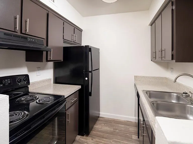 SunPointe Apartments — Photo 10