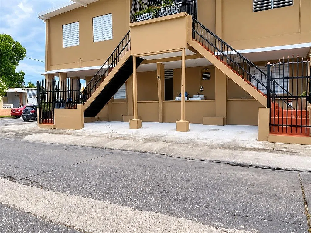 2 bed, 1.0 bath, 1460 sqft, $1,000 — Photo 1