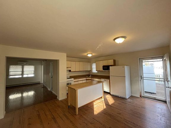 5th image of 2086 Jackson Ave