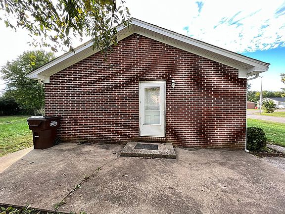 4th image of 211 Foxwood Dr