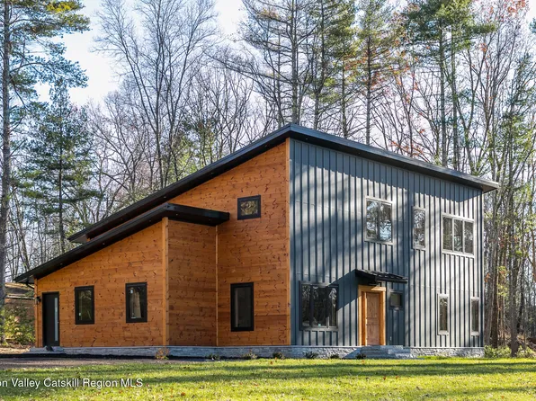 33 Betten Court, Saugerties, NY 12477