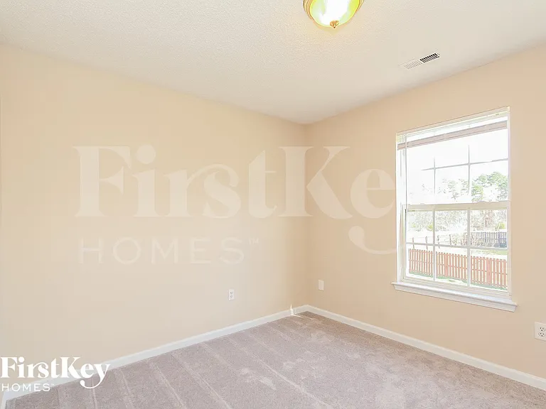 802 Almora Dr — Photo 11