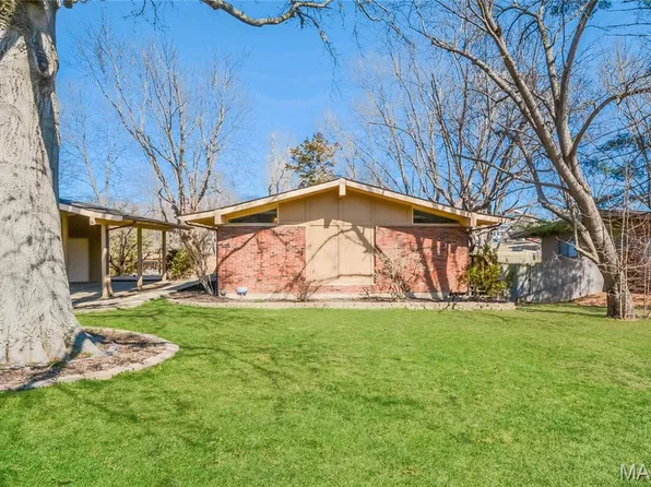 118 Brookside Ct, Saint Louis, MO 63146