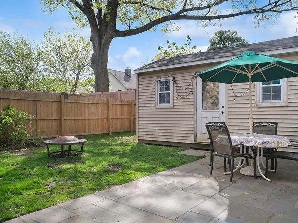 6039 Huxley Avenue image 9 of 10