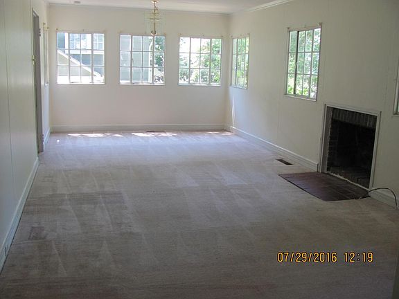 4th image of 418 College Ave