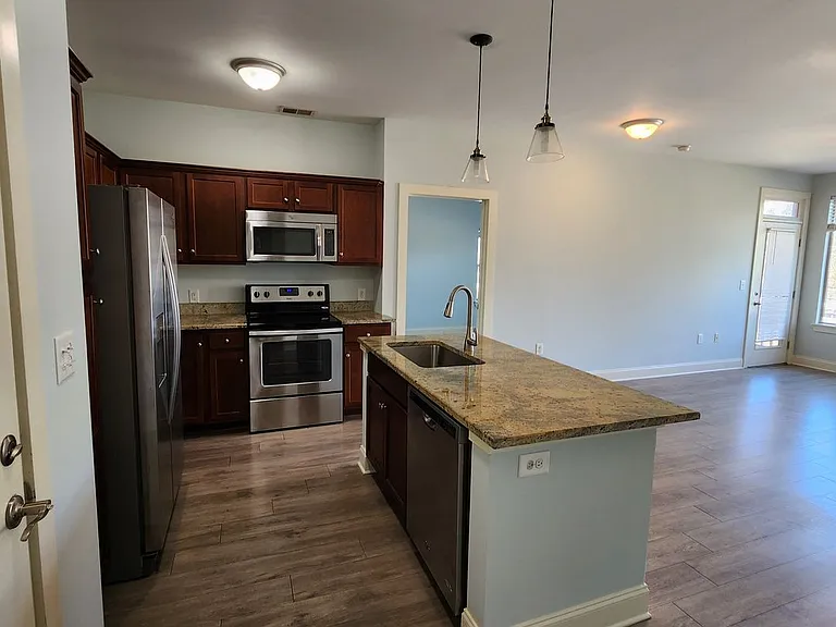 4021 Blackstone Dr #200 — Photo 32