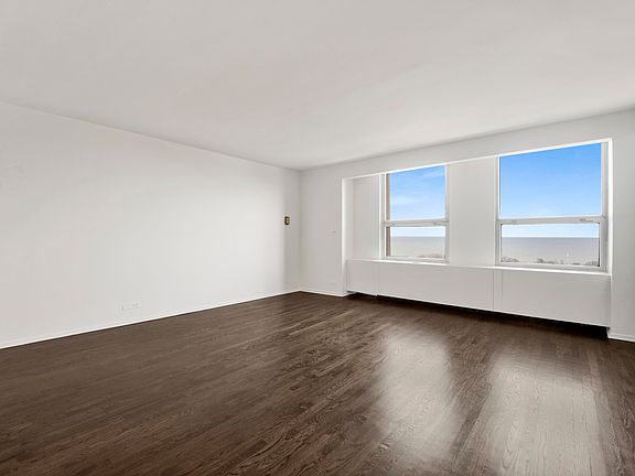 2nd image of 2626 N Lakeview Ave APT 2005