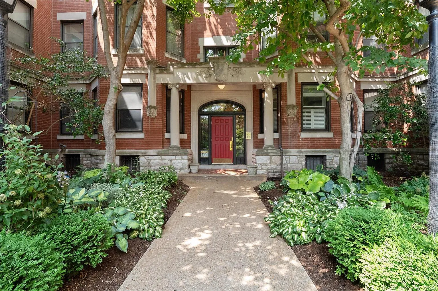 5537 Waterman Blvd APT 3W photo 1