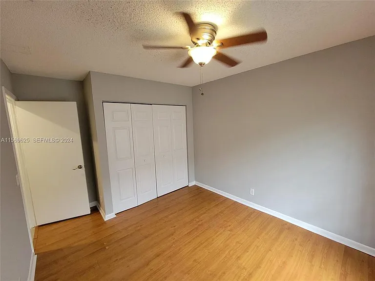 928 Falling Water Rd — Photo 25