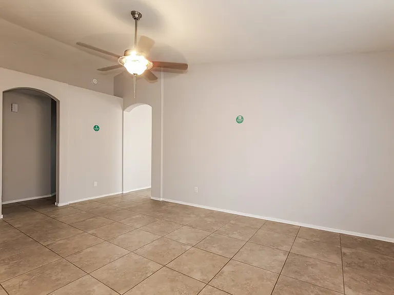 8740 W Loma Ln — Photo 3