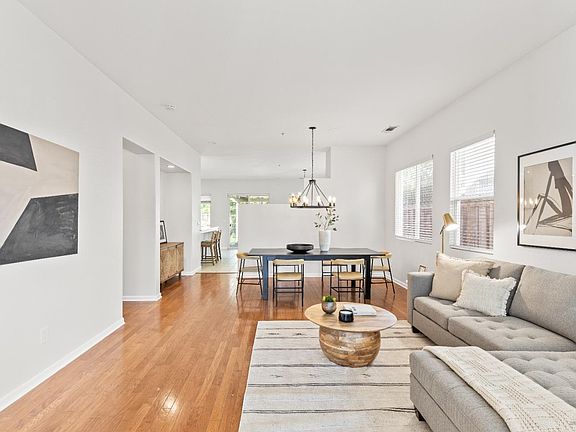 3rd image of 219 Hummingbird Way