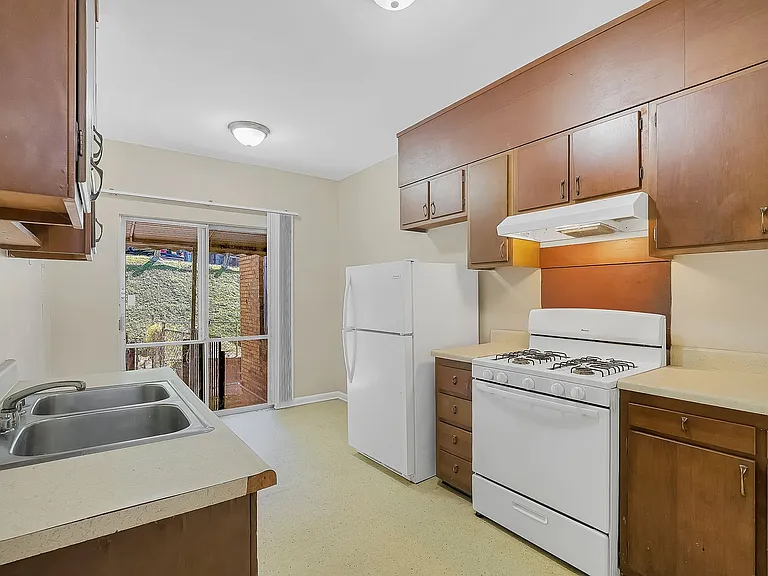 Oakmont Apartments — Photo 18