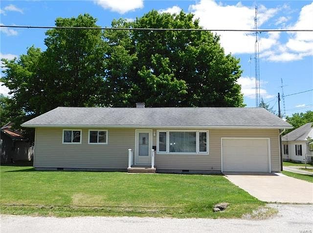 1st image of 929 Vandalia St