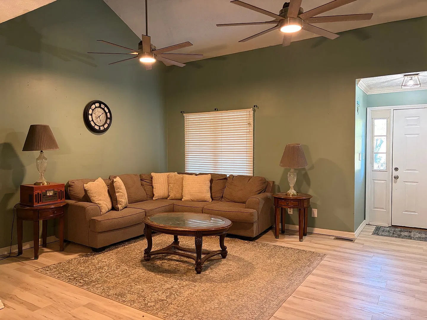 3 BR 2.5 Ba — Photo 4