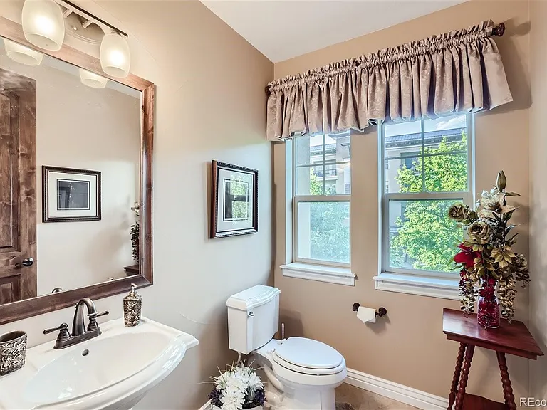 10104 Inverness Main St — Photo 17