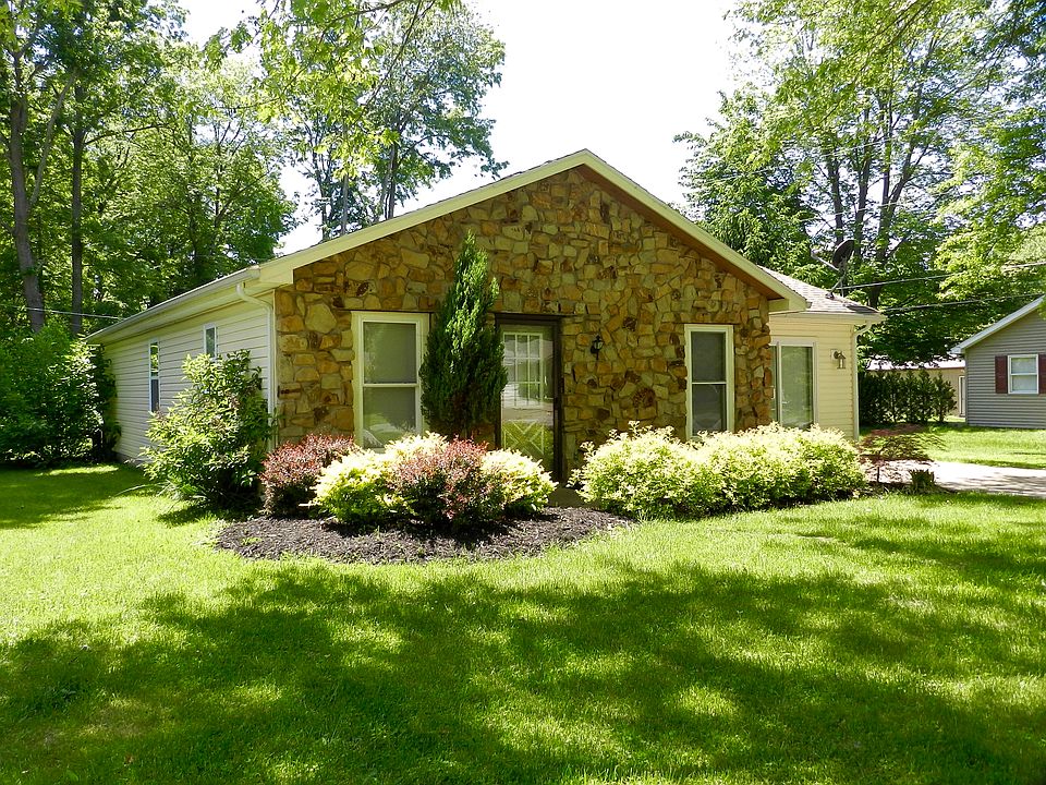 1st image of 831 Fern Dr
