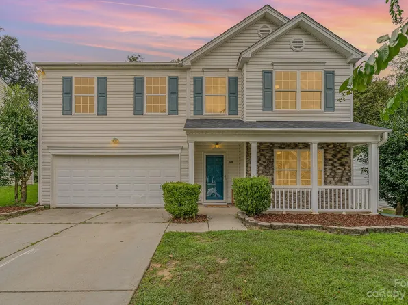 1944 Waters Trail Dr, Charlotte, NC 28216
