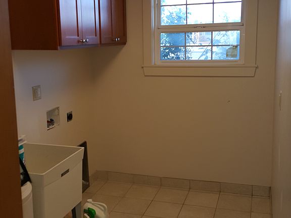 5th image of 425 S Dennis St