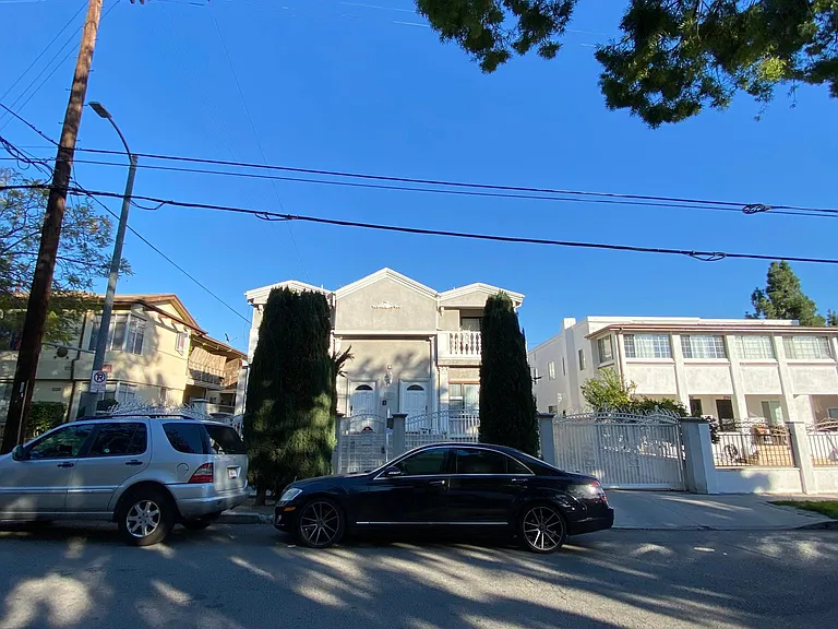 1760 N Alexandria Ave #1/2 — Photo 2