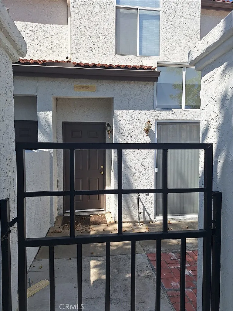 3 bed, 2.5 bath, 1155 sqft, $2,750 — Photo 2