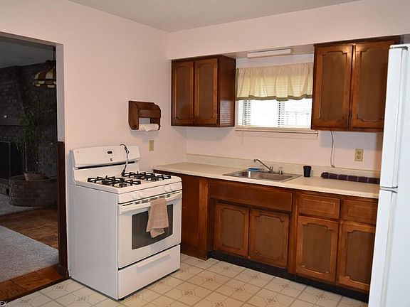 3rd image of 7368 Denny Dr