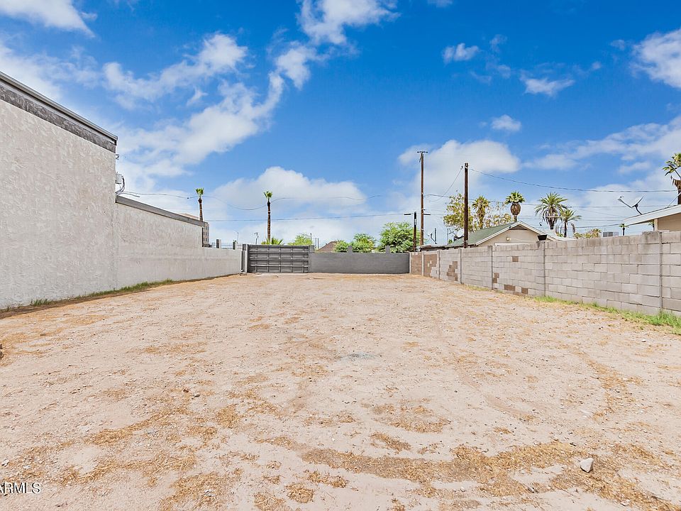 2nd image of 118 N 9TH Avenue #8