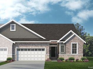 61612 Empire Rd, South Lyon, MI 48178