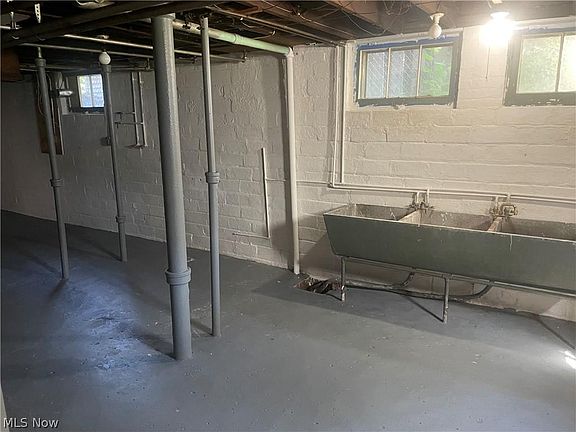 5th image of 14615 Leonard Ave #2
