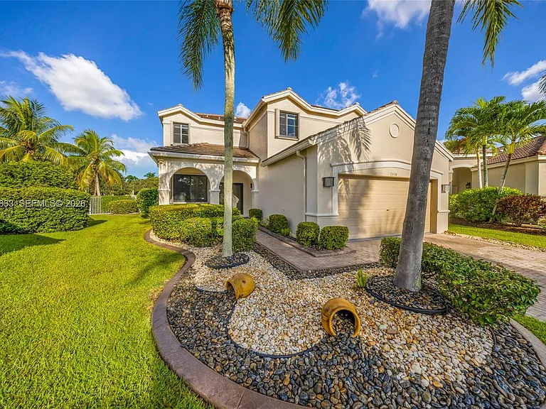 1538 Tamarind Ct — Photo 3
