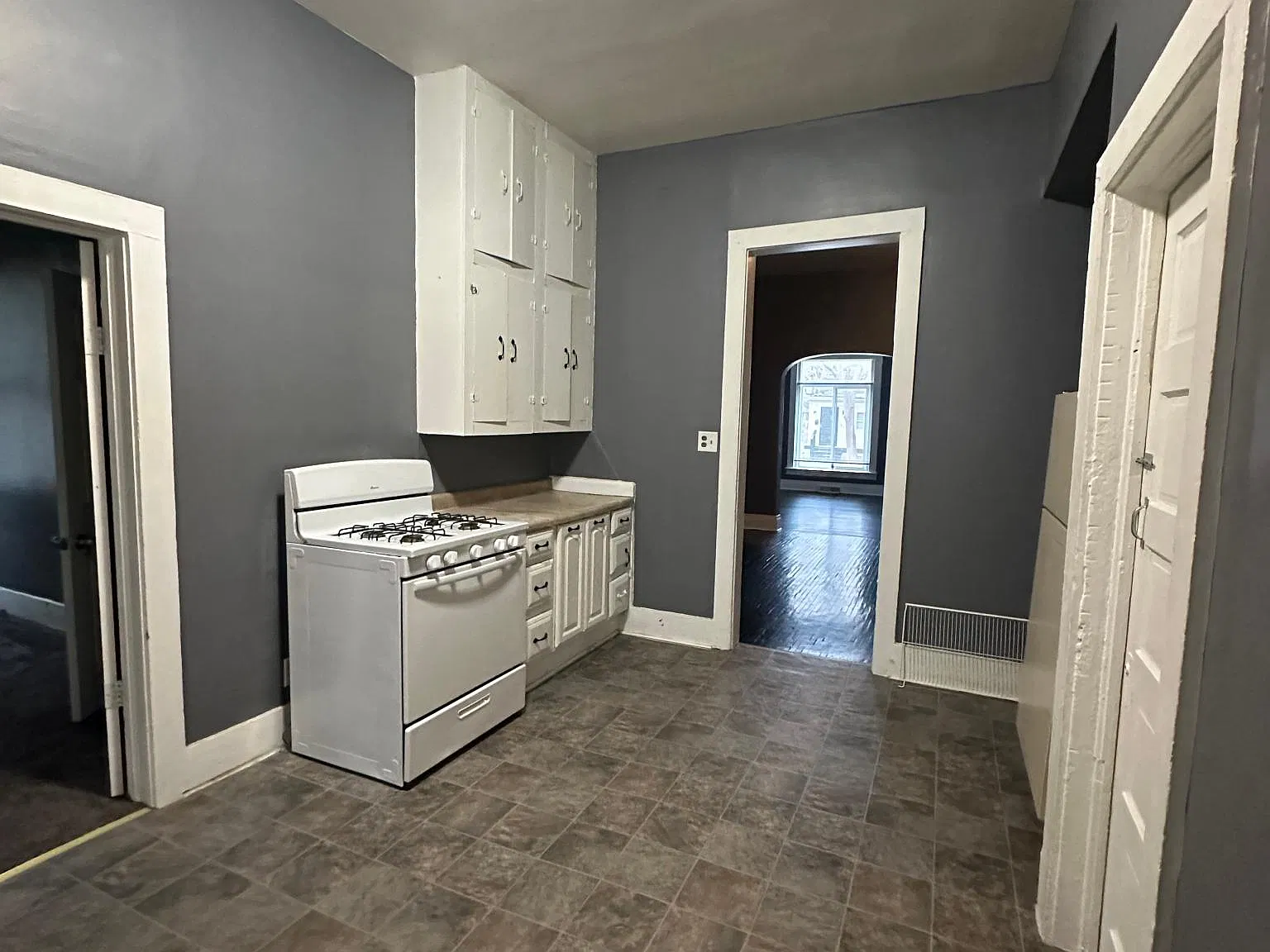 2 bed, 1036 sqft, $800 — Photo 2