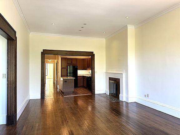 5th image of 31 Bay State Rd APT 2