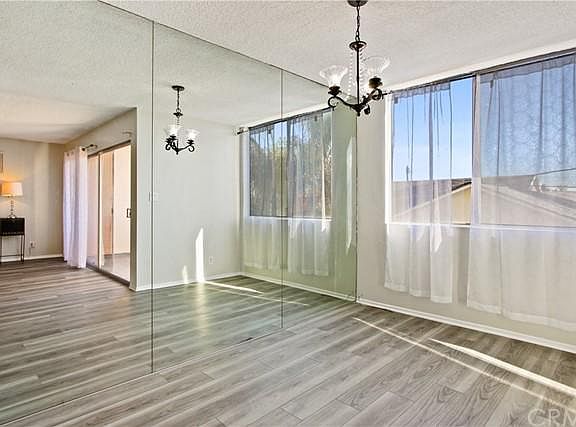 4th image of 855 Victor Ave APT 203