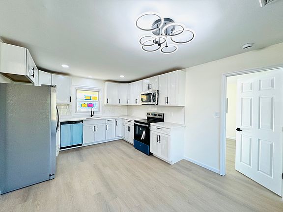 4th image of 35 Parish Ln