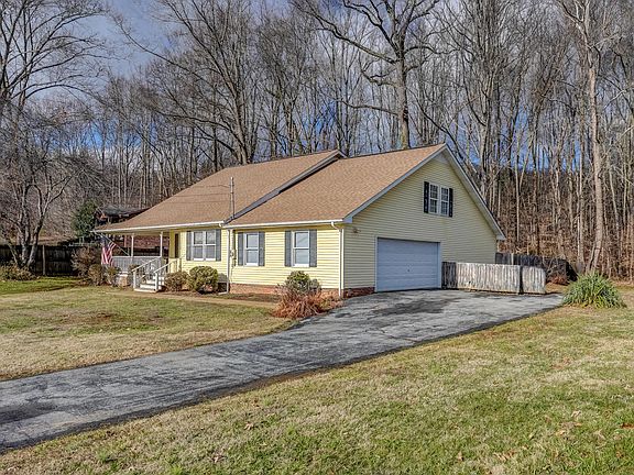 3rd image of 310 Berkley Ct