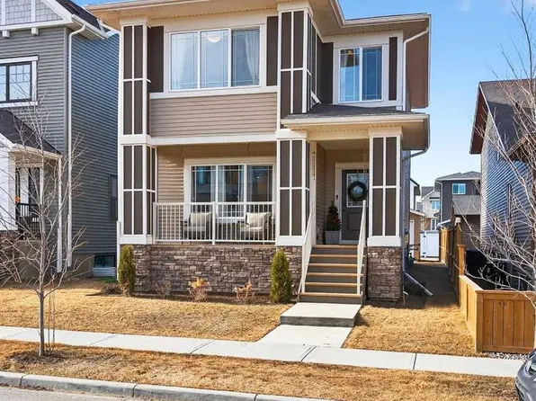 825 E Reynolds Mnr SW, Airdrie, AB T4B 5G2