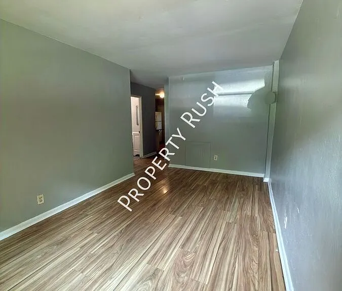 708 W 47th St #B — Photo 4