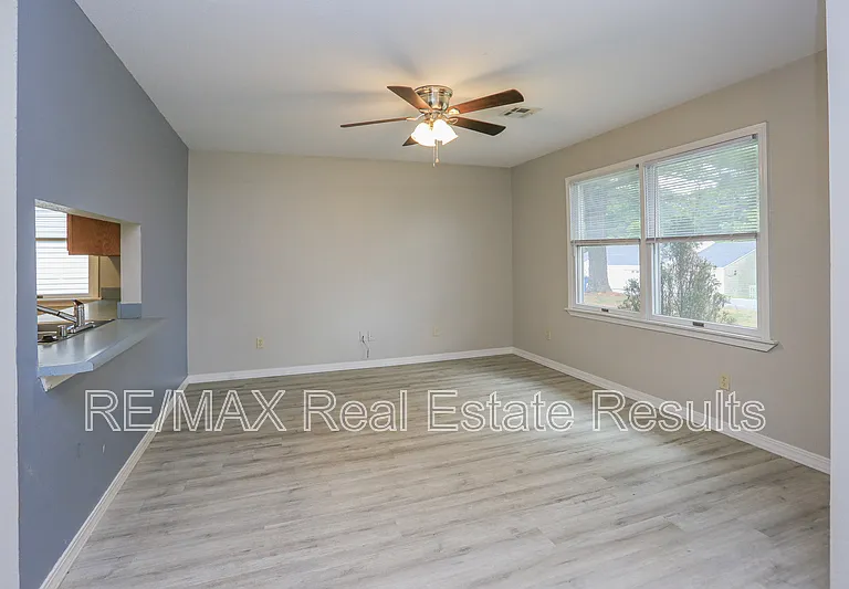 205 White Oak Dr NE #C — Photo 7