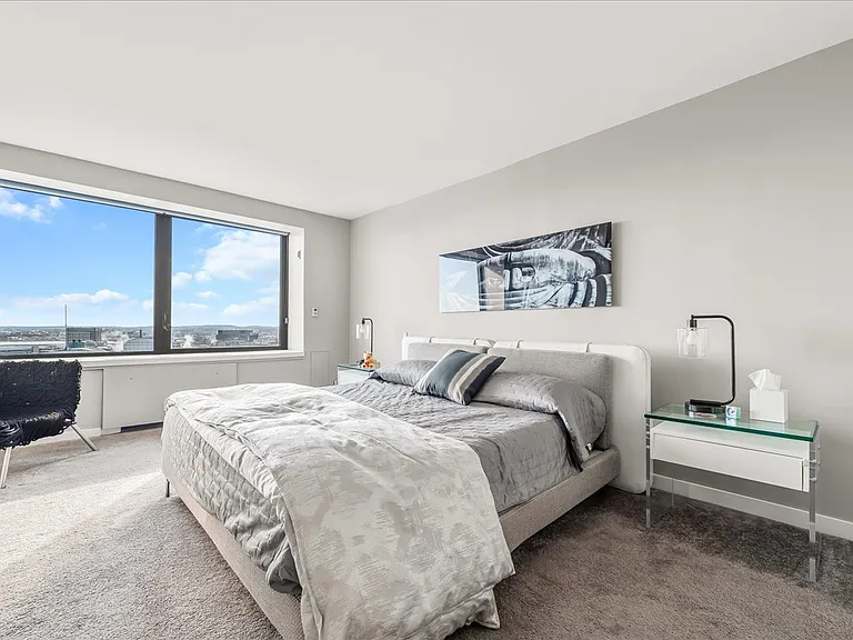 65 E India Row #26F — Photo 21