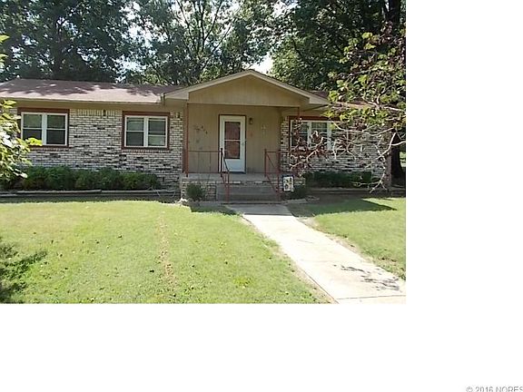 2nd image of 806 NE 10th St