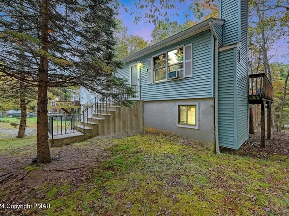 24 Cedar Ln, Gouldsboro, PA 18424