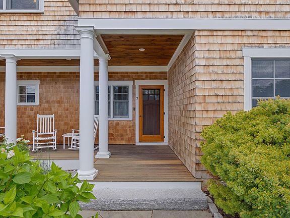 3rd image of 7 Peninsula Drive