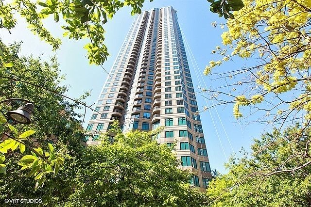 1st image of 400 N La Salle Dr APT 2107