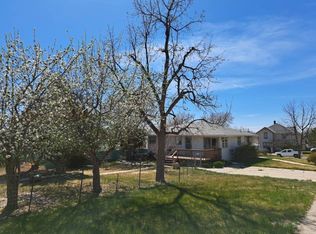 451 W 4th St, Chadron, NE 69337