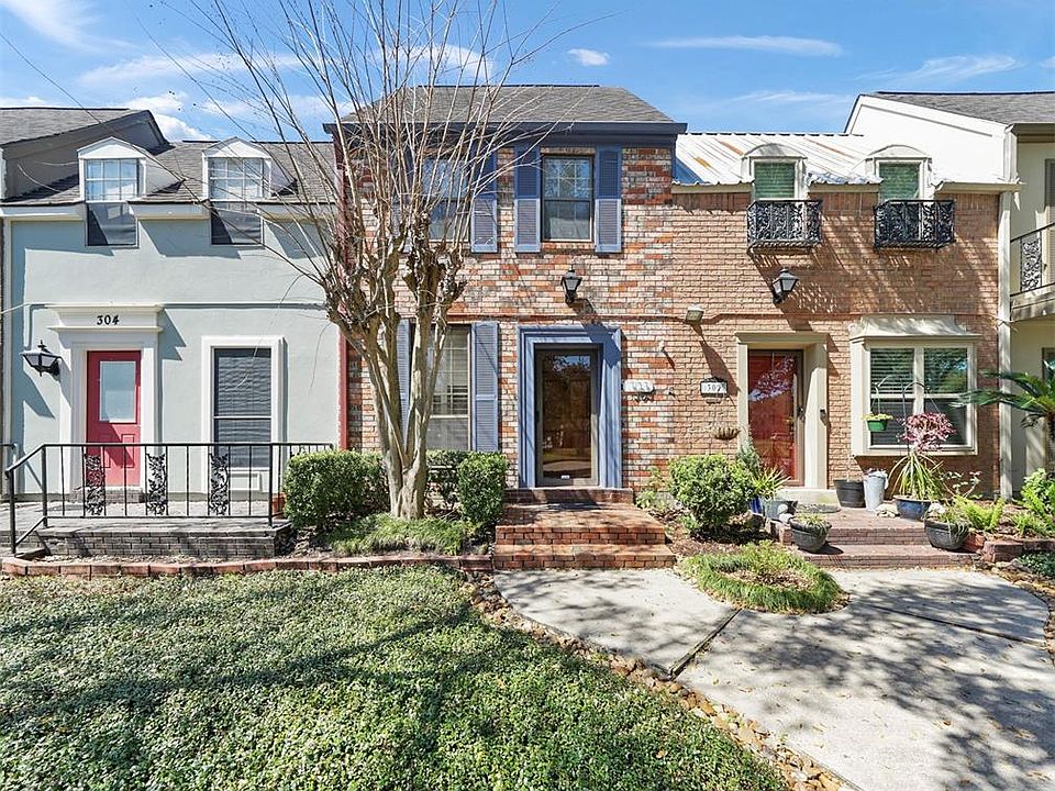 Welcome to Westbury Square Townhome Condos!