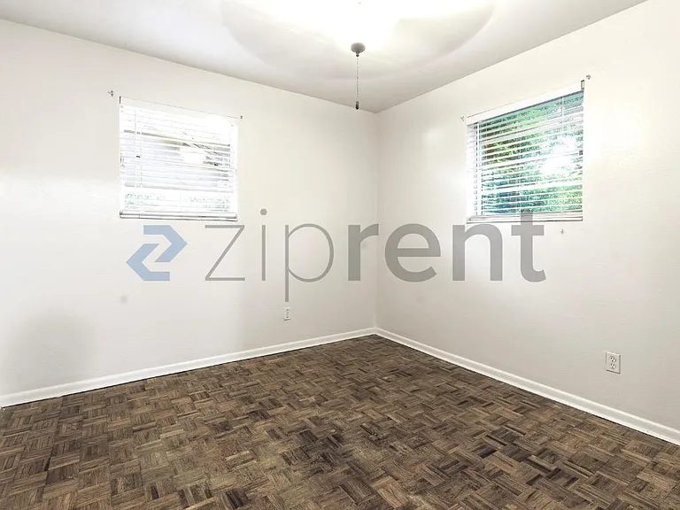 918 E Montclair Rd — Photo 10