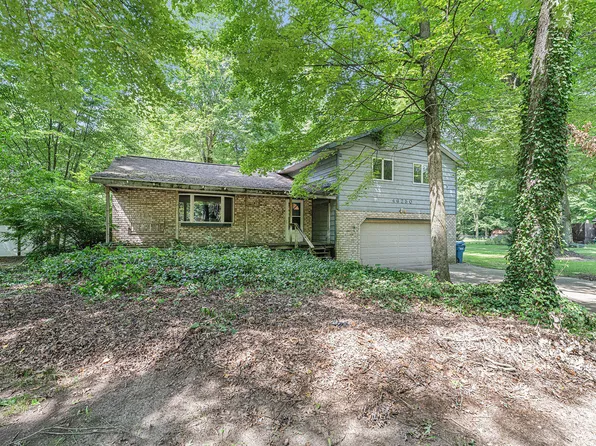 46250 33rd St, Paw Paw, MI 49079