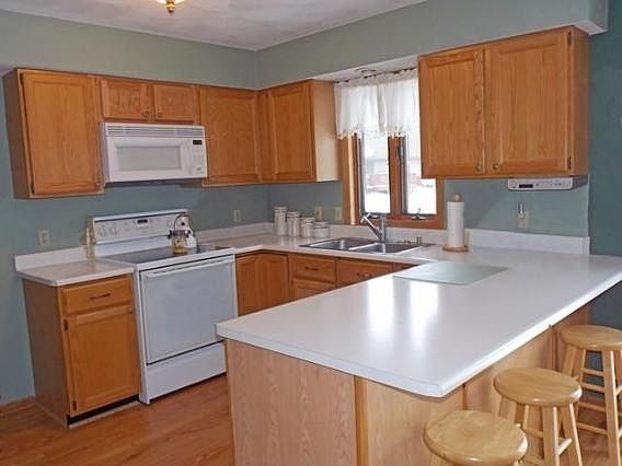 5th image of 3915 Saratoga Dr